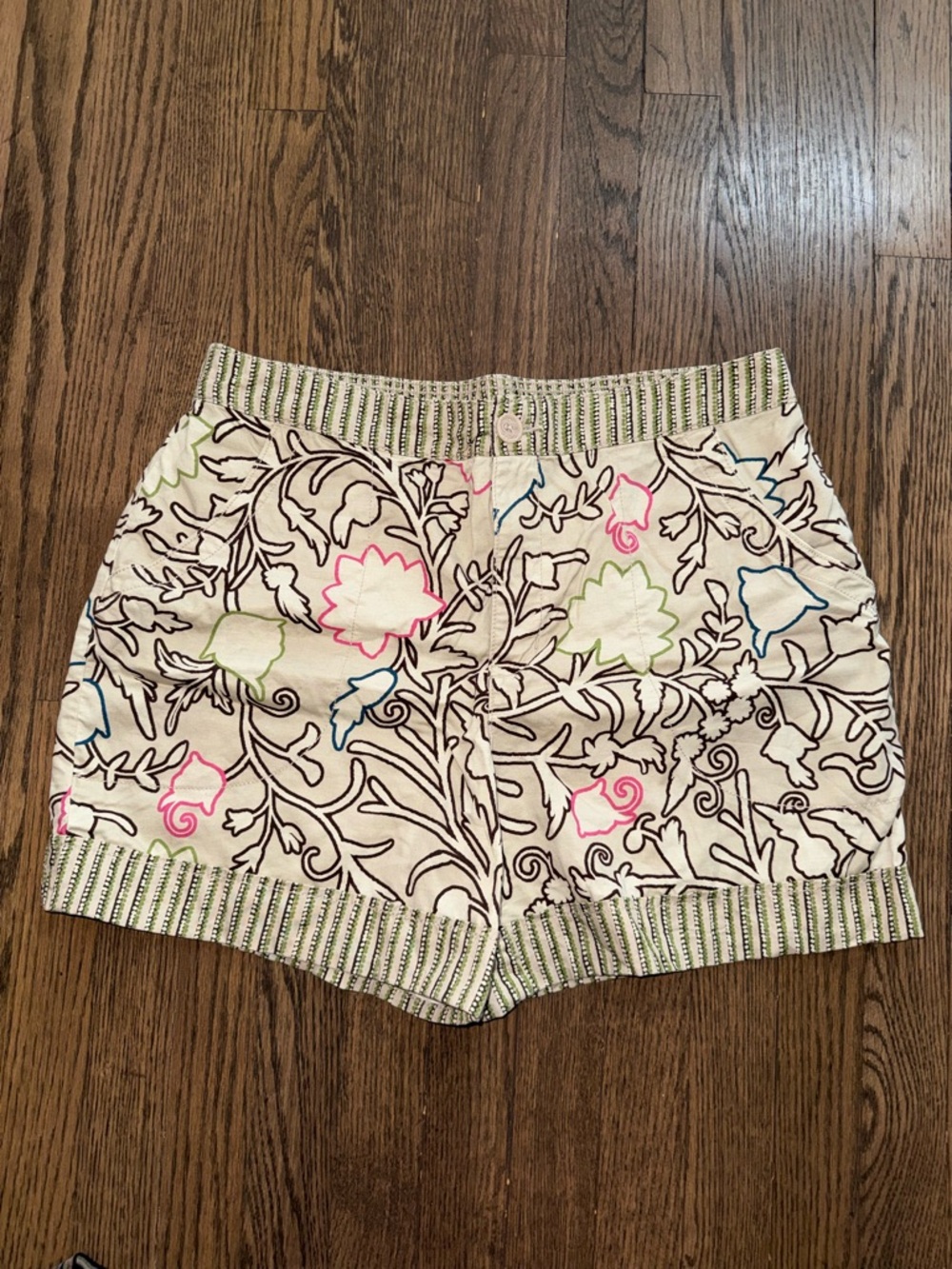 High-Waist Cream Floral Shorts with Multicolor Accents- L